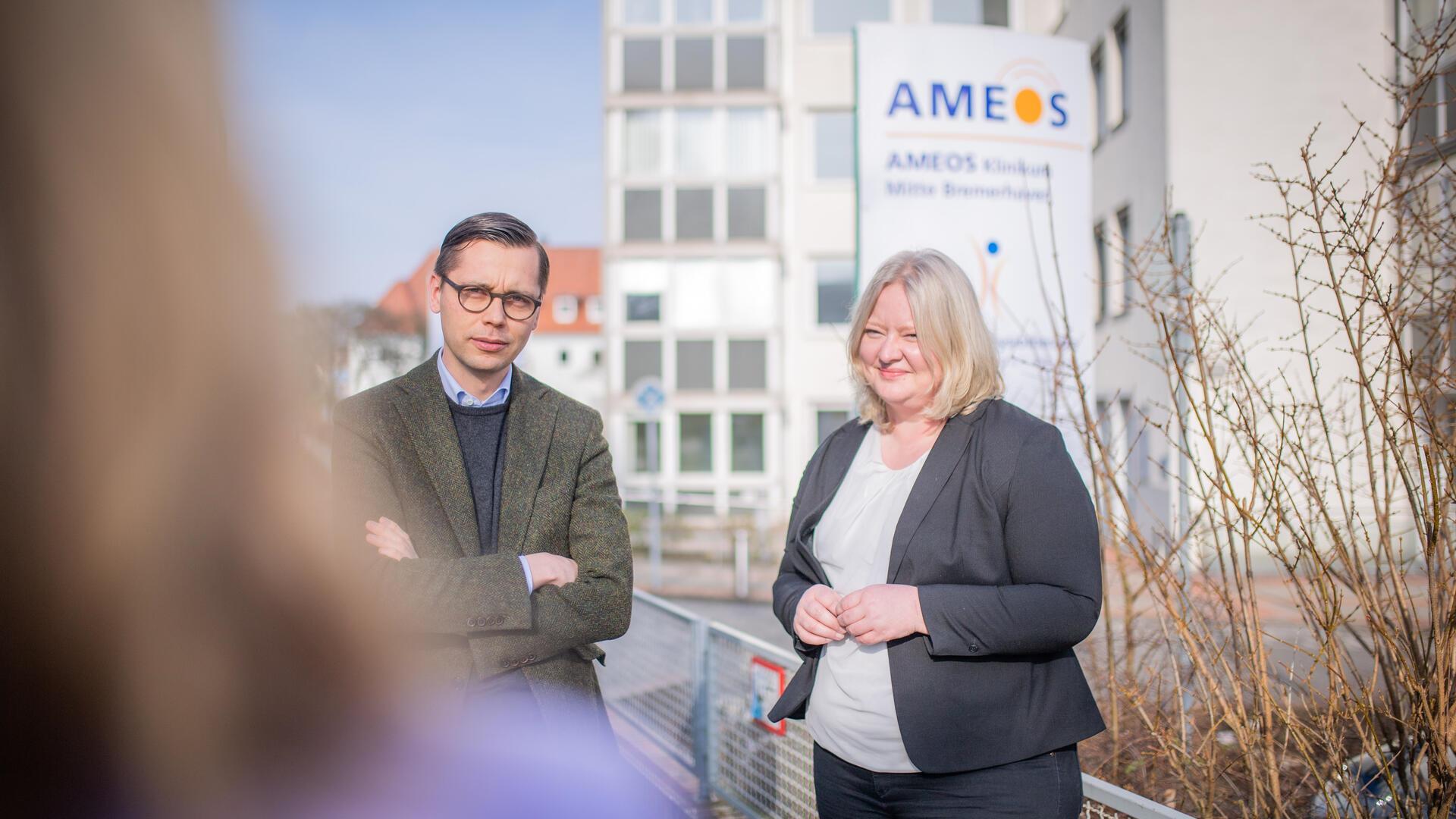 Warum die AmeosKliniken in Bremerhaven neuen Pflegekräften ein Auto