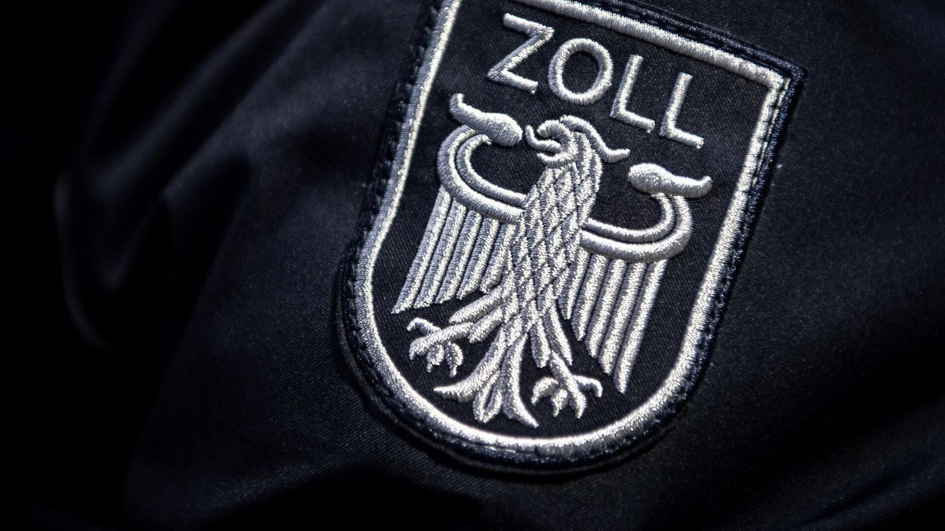 Zollbeamte prüfen Betriebe auf Einhaltung von Mindestlohn