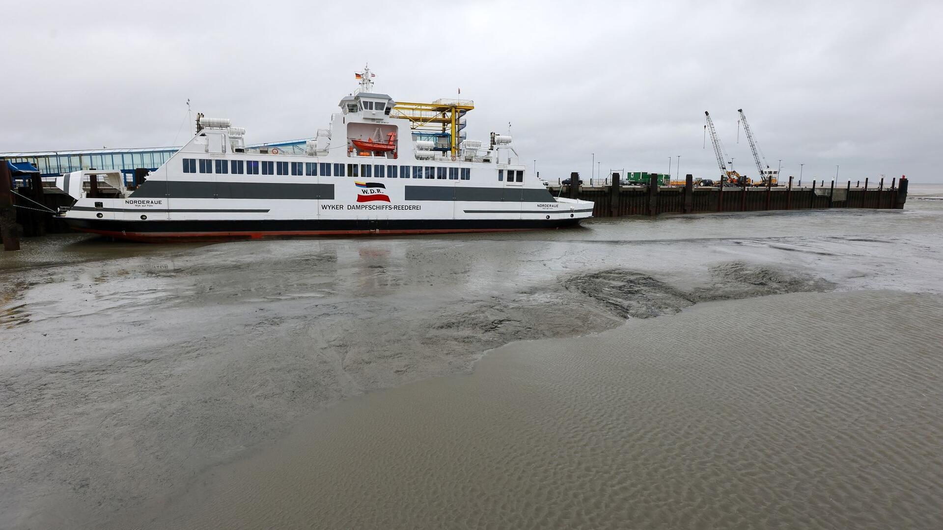 Sturm und Niedrigwasser: Schifffahrt im Norden eingeschränkt Sturm und Niedrigwasser: Schifffahrt im Norden eingeschränkt