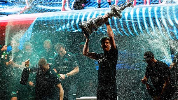 Zum ersten Mal in Italien: America’s Cup 2027 vor Neapel Der 38. America’s Cup wird 2027 vor Neapel ausgetragen.