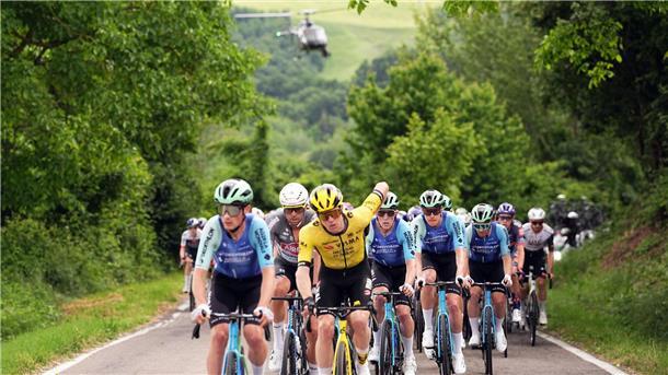  Die Fahrer beim 108. Giro d’Italia in Aktion.