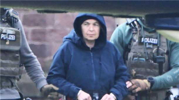 Frühere RAF-Terroristin Klette – kurze Erklärung im Prozess Die frühere RAF-Terroristin Daniela Klette nach der Festnahme vor einem Jahr. (Archivbild)