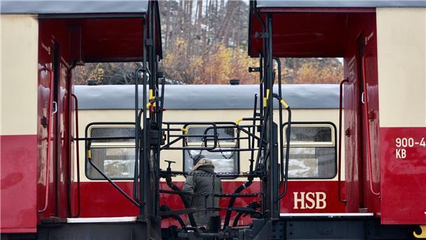 Züge zum Brocken fahren wegen Sturmes nicht  Die HSB hat den Zugverkehr zum Brocken wegen Sturms für heute eingestellt. (Archivbild)