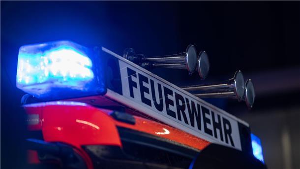 Wohnhausbrand in Wittmund – Tiere aus Scheune gerettet Ein Wohnhaus brannte nieder. Die Flammen griffen auf eine Scheune über. (Symbolbild)