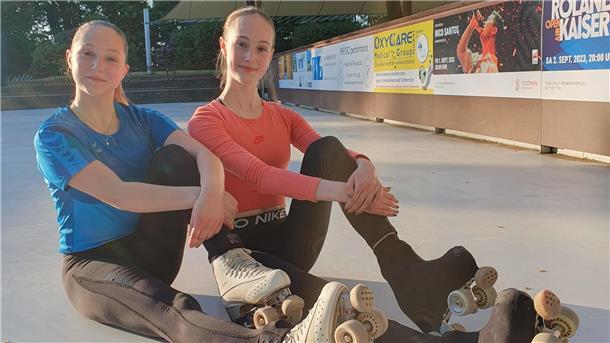  Emma Luisa Meyer (links) und Christina Kinsvater vom ERC Bremerhaven messen sich in Dijon mit der internationalen Rollkunstlauf-Konkurrenz. 