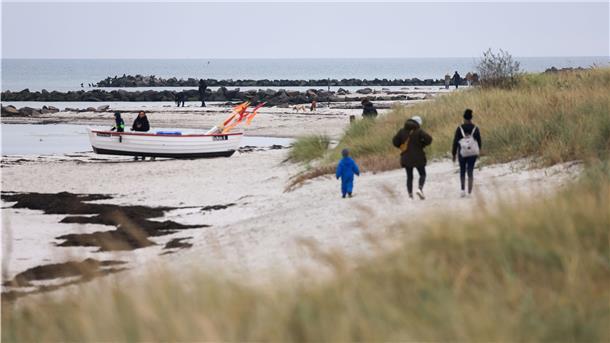  Nirgendwo in Deutschland sind die Menschen glücklicher als in Schleswig-Holstein. Doch infolge der Corona-Pandemie verzeichnet das nördlichste Bundesland bei der Lebenszufriedenheit ein deutliches Minus zum Vorjahr.