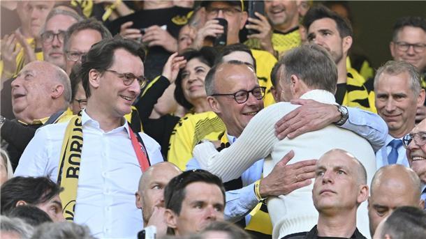  Partei- und BVB-Freunde: Friedrich Merz (Mitte) und Hans-Joachim Watzke (Archivfoto).