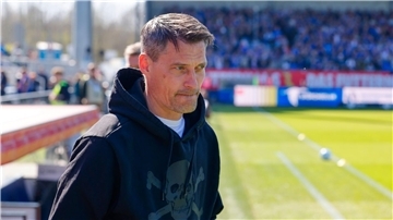  St. Paulis Trainer Alexander Blessin soll in Wolfsburg ein Kandidat sein.