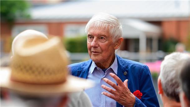 Lüneburg profitiert seit fast 20 Jahren von „Roten Rosen“ Stadtführer Horst Mietzner sprang schon als Komparse bei den „Rosen“ ein.