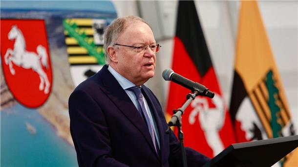 Haseloff und Weil gedenken Grenzöffnung „Wir tun gut daran zu erinnern und lebendig zu halten, welche Freude, Hilfsbereitschaft und Solidarität der Mauerfall 1989 bei vielen Menschen ausgelöst hat“, erklärte sein niedersächsischer Amtskollege Stephan Weil (SPD).
