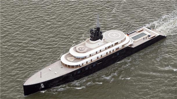Mit Zwölf-Meter-Pool an Deck: Megayacht „Celerius“ sticht von Bremerhaven in See Die Superyacht "Celerius"