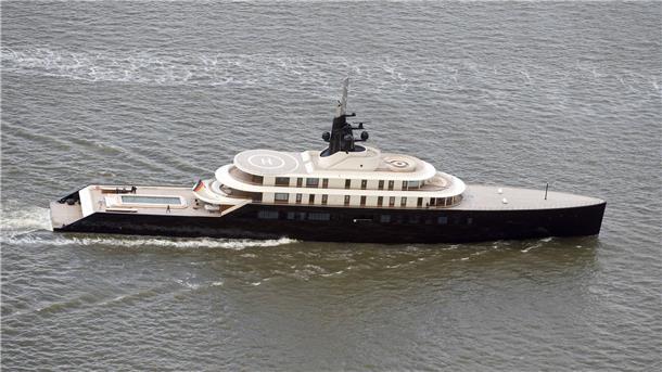 Mit Zwölf-Meter-Pool an Deck: Megayacht „Celerius“ sticht von Bremerhaven in See Die Superyacht "Celerius"