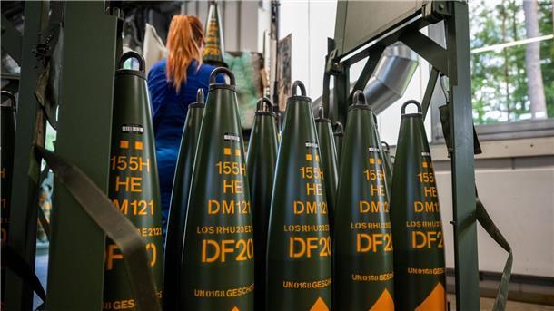 Waffen- und Munitionsgeschäft: Rheinmetall macht mehr Gewinn 155-Millimeter Artelleriemunition wird bei Rheinmetall gefertigt.