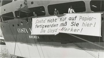 1996: Der Vulkan-Verbund war zahlungsunfähig und auch die Lloyd Werft musste Insolvenz anmelden. Es war nicht gleich klar, ob die Werft die „Costa Victoria“ zu Ende bauen konnte. Sie konnte und lieferte das Schiff nur vier Wochen später als geplant ab. In dem Krisen-Jahr, in dem viele Werftarbeiter im Land Bremen ihre Jobs verloren, ein großer Erfolg.