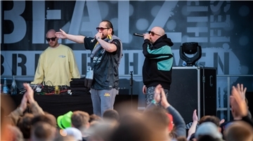 2. Bremerhavener Haven-Beatz-Festival mit dem umjubelten Auftritt von CELO & ABDÏ auf der Bremen-Next-Bühne vor der Stadthalle. Foto: Hartmann