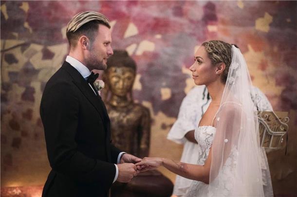 Dennis Jauch aus Langen ist stolz: Ich hab jetzt zwei "Vogue Cover Girls" 2010 haben sich Dennis Jauch und Leona Lewis ineinander verliebt. 2019 führte er sie vor den Altar.