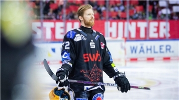 2021 bei seiner Verpflichtung gab Phillip Bruggisser den Pinguins-Fans ein Versprechen - und hat Wort gehalten.