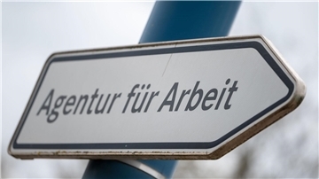 2023 wünschten sich fast 3,2 Millionen nicht erwerbstätige Menschen in Deutschland eigentlich eine bezahlte Arbeit.