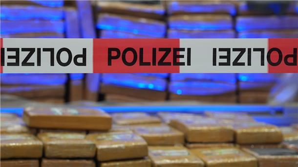 Hafenbilanz 2024: Mindestens fünf Tonnen Kokain entdeckt 2,1 Tonnen wiegt die wohl größte entdeckte Kokainmenge des Jahres 2024.