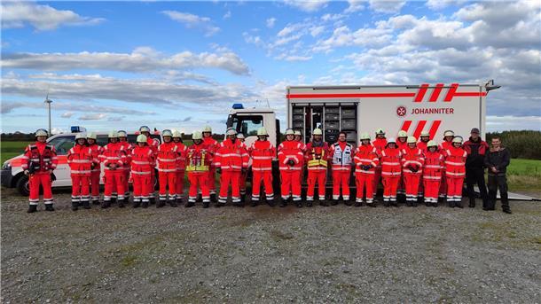 26 Johanniterinnen und Johanniter aus neun Ortsverbänden lernten in Wiesmoor die Grundlagen des Katastrophenschutzes.