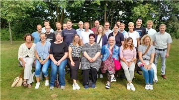 40 Jahre nach ihrer Einschulung trafen sich die ehemaligen Iselersheimer Grundschüler noch einmal in ihrer alten Schule. 