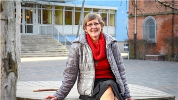 42 Jahre als Schulsekretärin der Angelpunkt für rund 5000 Schüler und zig Lehr- und Betreuungskräfte: Renate Lipski verlässt am 1. März die Edith-Stein-Schule in den Ruhestand.