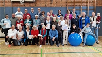  Sportabzeichen an Mitglieder des Turnvereins Hammelwarden vergeben