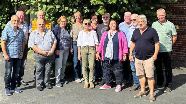 50 Jahre nach ihrem Schulabschluss kamen die ehemaligen Schülerinnen und Schüler der Oereler Schule im "Grünen Jäger" in Sandbostel zusammen.