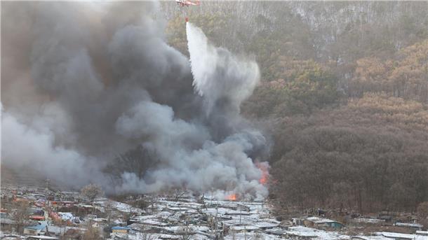 Hunderte von Menschen wegen Feuers in Seoul evakuiert 500 Menschen sind in Sicherheit gebracht worden.