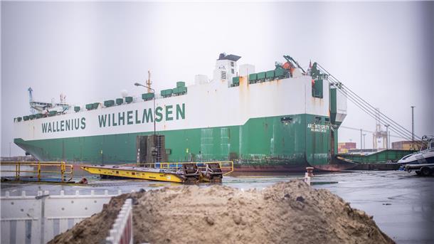 60 Schützenpanzer sollen sich an Bord der Arc Integrity befunden haben, die am Freitagmorgen in Bremerhaven festgemacht hat. Nach der Entladung stehen die militärischen Fahrzeuge noch im Hafen.