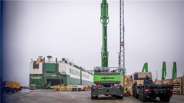 60 Schützenpanzer sollen sich an Bord der Arc Integrity befunden haben, die am Freitagmorgen in Bremerhaven festgemacht hat. Nach der Entladung stehen die militärischen Fahrzeuge noch im Hafen.