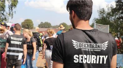 60.000 Besucherinnen und Besucher werden beim Deichbrand-Festival erwartet. Damit sich alle sicher fühlen sind rund 1000 Sicherheitskräfte im Einsatz.