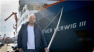 Aalexperte Prof. Dr. Reinhold Hanel schickt das Forschungsschiff „Walther Herwig III“ am Donnerstag los. Er wird später zusteigen.