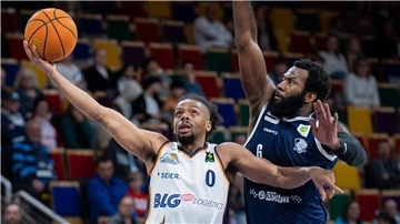 Aaron Cook (links) hat mit den Eisbären Bremerhaven die bisherigen beiden Spiele der Englischen Woche gewonnen. Am Sonntag geht es beim BBC Bayreuth weiter.