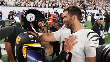Aaron Rodgers (l.) musste Joe Flacco zum Sieg gratulieren.