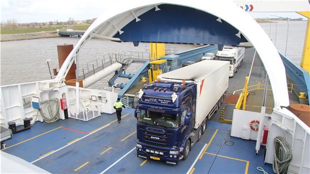 Ab 1. März wird der Fährbetrieb zwischen Brunsbüttel und Cuxhaven aufgenommen. Der Schwerpunkt wird auf der Beförderung von Lkw liegen.