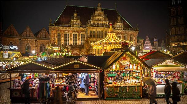 Lichter, Maritimes und Rekorde - Weihnachtsmärkte im Norden Ab dem 25. November öffnet der Weihnachtsmarkt auf dem Bremer Marktplatz seine Tore. (Archivbild)