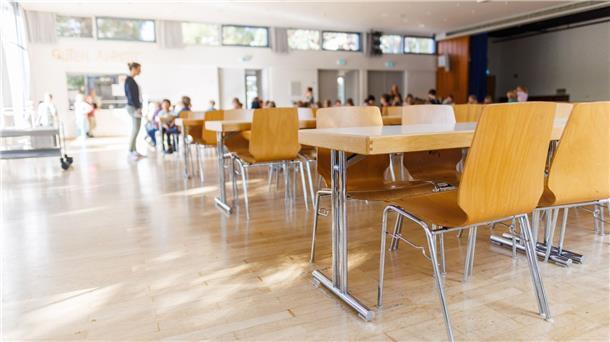 Ab dem Schuljahr 2023/2024 soll in Grundschulen und Kitas nur noch ein Gericht angeboten werden, das vegetarisch ist.