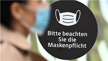 Ab Montag gilt in der Stadt Bremen eine Maskenpflicht auf öffentlichen Plätzen, wo der Mindestabstand nicht eingehalten werden kann - zum Beispiel an der Schlachte.