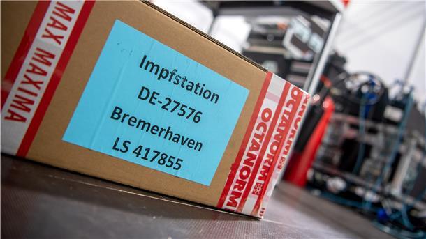 Ab September muss das Impfmaterial aller Voraussicht nach nicht mehr zur Stadthalle, sondern an ein neues, kleineres Impfzentrum an einem anderen Standort geliefert werden.