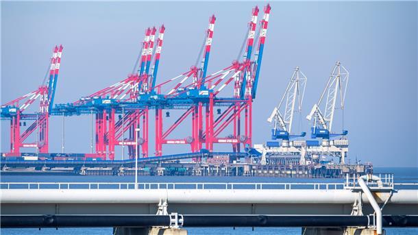 Ab wann in etwa könnte man wo russisches Gas mit LNG-Terminals ersetzen - und wie viel?