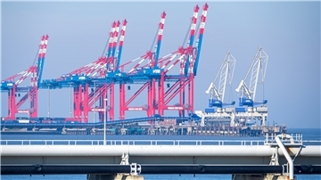 Ab wann in etwa könnte man wo russisches Gas mit LNG-Terminals ersetzen - und wie viel?