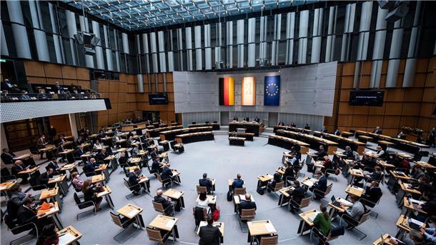 Berliner Wahlleiter: Entwurf ist kein Endergebnis Abgeordnete im Plenarsaal des Berliner Abgeordnetenhauses.