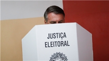 Abgetaucht: Jair Bolsonaro - hier bei der Stimmabgabe - hat seine Niederlage bei der Präsidentenwahl bisher nicht eingestanden.