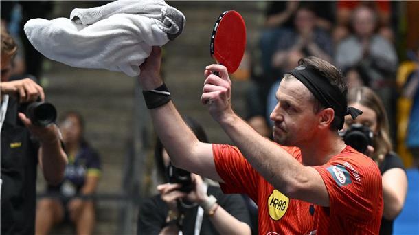 „Danke Timo!“ Bolls Karriere endet unter großem Jubel Abschied vom Tischtennis: Timo Boll nach dem letzten Spiel seiner Karriere.