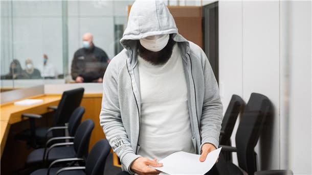 Ex-IS-Deutschland-Chef Abu Walaa klagt gegen Ausweisung Abu Walaa 2021 vor dem Oberlandesgericht Celle - er klagt gegen seine Ausweisung nach seiner Haftentlassung. (Archivfoto)