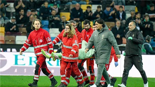 Nach Zusammenprall: Milans Maignan aus Klinik entlassen AC Mailands Mike Maignan musste nach einem Zusammenprall vom Platz getragen werden.