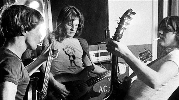 AC/DC ist das Familienunternehmen der drei Brüder George, Angus und Malcolm Young (l-r) .