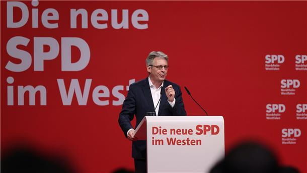 NRW-SPD will mit erster Doppelspitze aus der Defensive Achim Post stellte sich auf dem SPD-Landesparteitag als Kandidat für den Vorsitz der nordrhein-westälischen SPD vor - mit Erfolg.