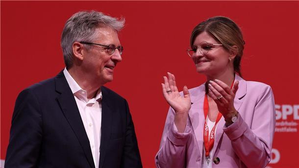 NRW-SPD will mit erster Doppelspitze aus der Defensive Achim Post und Sarah Philipp wurden mit großer Mehrheit gewählt.